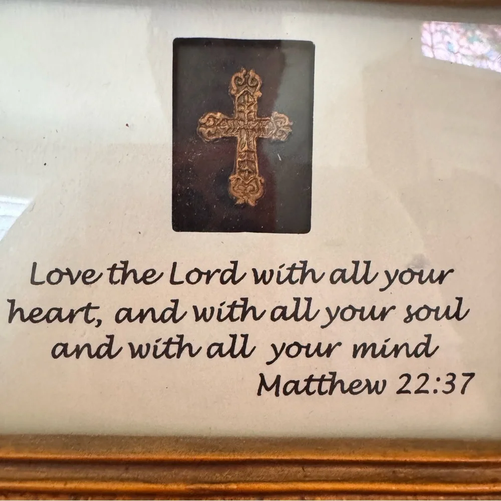 Elegant Gold Picture Frame with Inspirational Quote